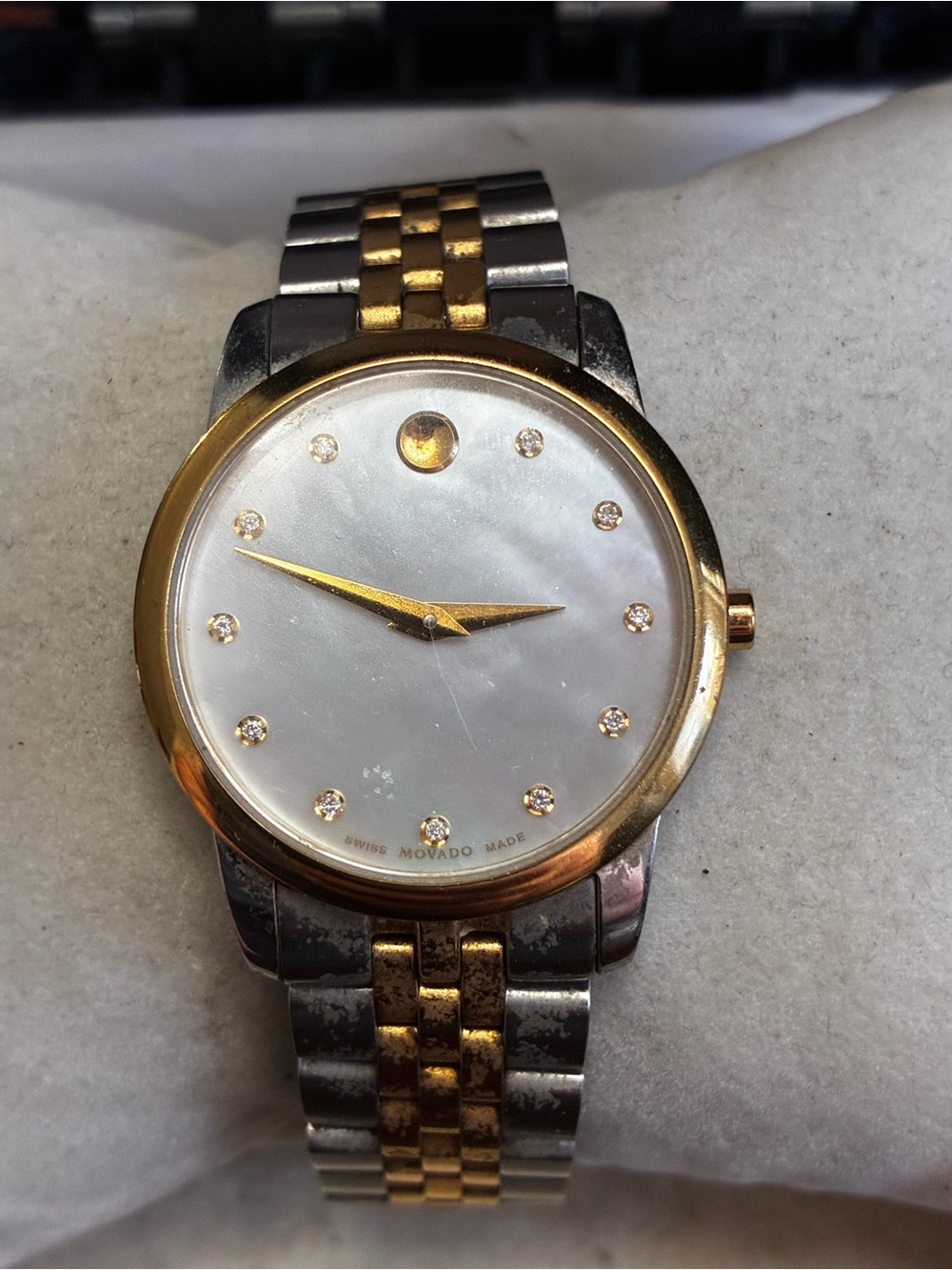 MOVADO Safiro Mother of Pearl Dial Diamond Ladies Watch No. 0606900 New Battery